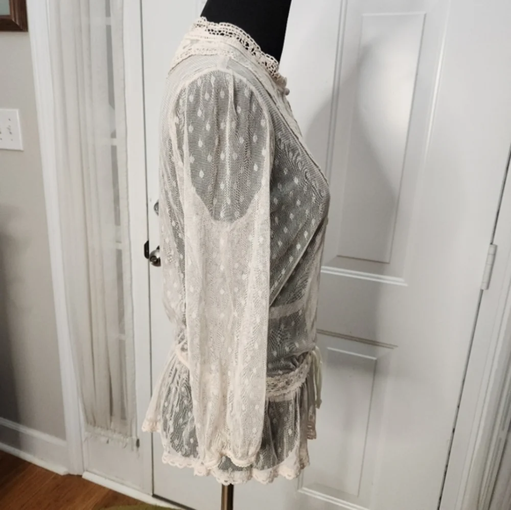 Flying‎ Tomato Ivory Long Sleeve Lace Top  Size Medium - Picture 9 of 10